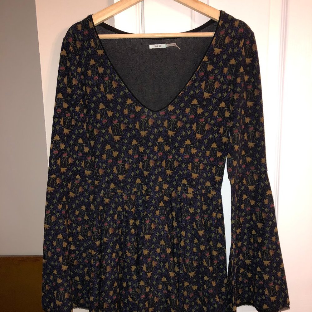 Urban Outfitters floral navyblue bell sleeve dress